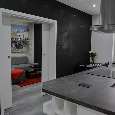 Rr Bus Station Apartment Братислава Экстерьер фото