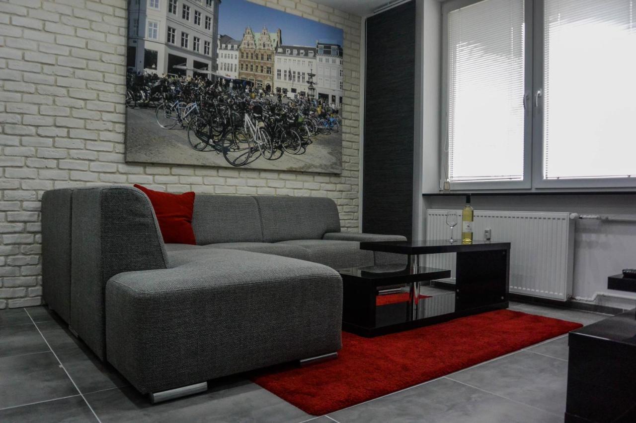 Rr Bus Station Apartment Братислава Экстерьер фото