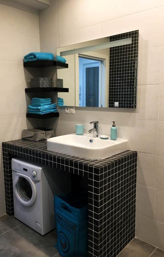 Rr Bus Station Apartment Братислава Экстерьер фото